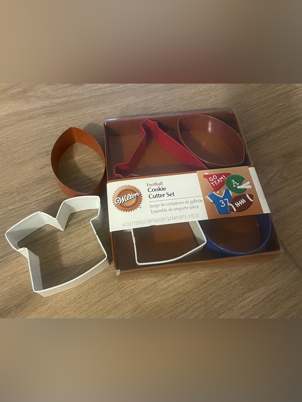 NWOT - Wilton football cookie cutter set plus extras